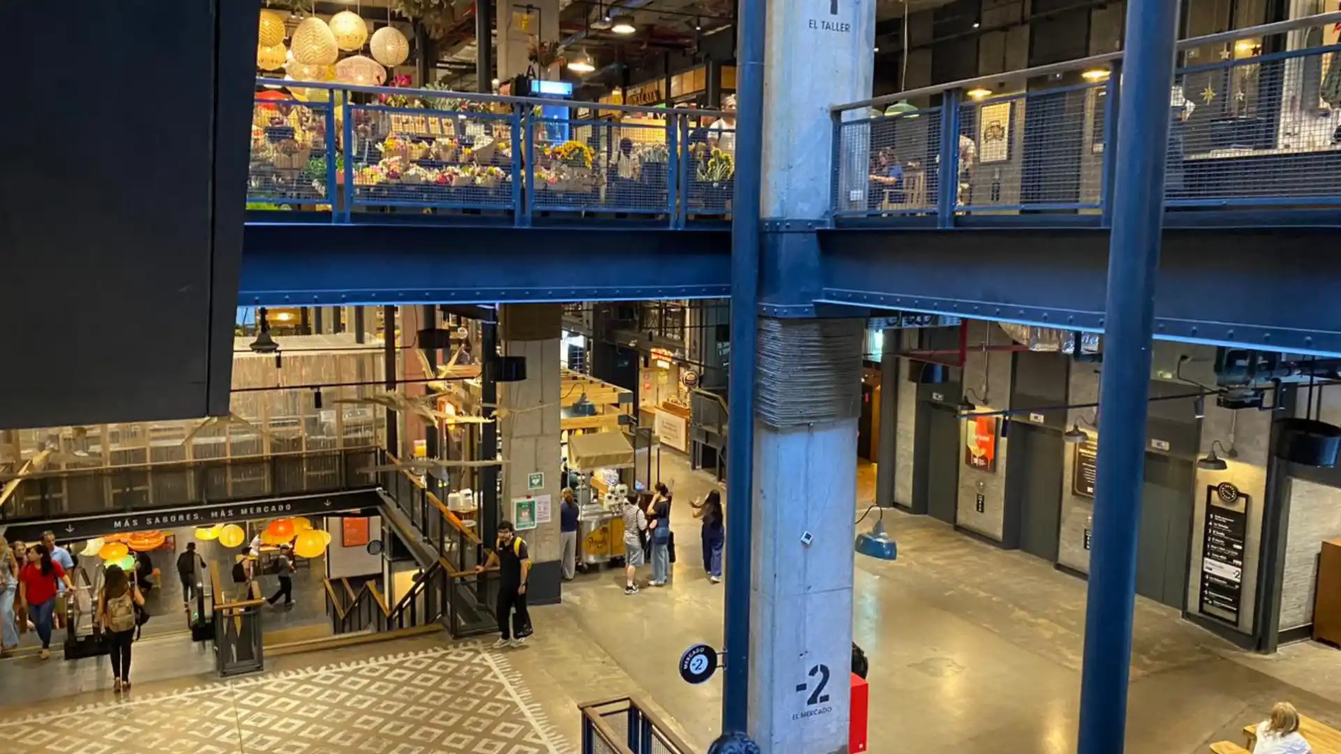 Equipo de purificación Odorox integrado al sistema HVAC de un centro comercial